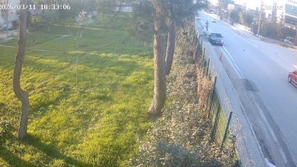 Bisikletli adama arabanın &ccedil;arptığı cinayet gibi kaza anının g&ouml;r&uuml;nt&uuml;leri