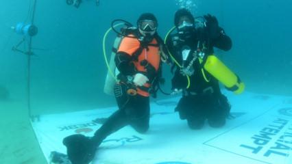 &Ccedil;anakkale şehitleri i&ccedil;in d&uuml;nya rekoru kırdı! 36 saat su altında kaldı