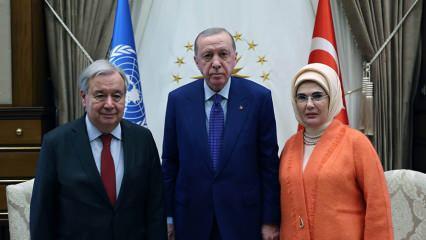 Emine Erdoğan'dan BM Genel Sekreteri Guterres'e verilen &ouml;d&uuml;le ilişkin paylaşım