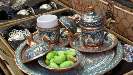 Gaziantep Bakırcılar &Ccedil;arşısı&rsquo;nda bayram yoğunluğu: Bakır ikramlıklara talep arttı