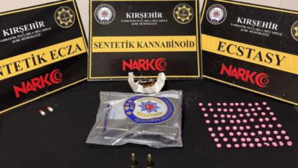 Hem su&ccedil; makinesi &ccedil;ıktı hem zehir taciri: Kırşehir polisinden ka&ccedil;amadı