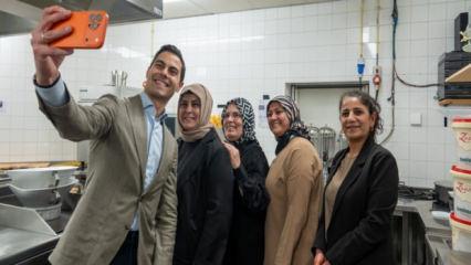 Hollanda Başbakanı M&uuml;sl&uuml;manlarla birlikte iftar yaptı