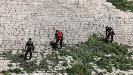 İHH'dan Halep Kalesi&rsquo;nde temizlik ve d&uuml;zenleme &ccedil;alışması 