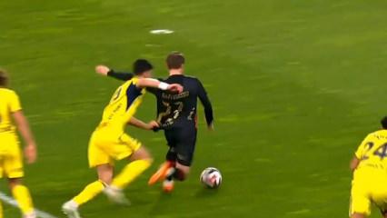 Karag&uuml;mr&uuml;k penaltı bekledi! VAR'dan devam kararı &ccedil;ıktı