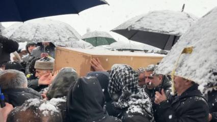 Kazada hayatını kaybeden aile yan yana defnedildi