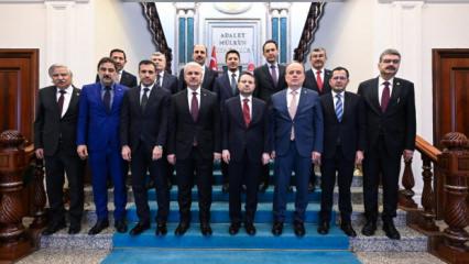 Konya heyeti, Bakan G&uuml;rlek'e hayırlı olsun ziyaretinde bulundu