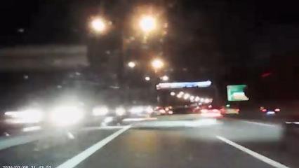 Makas atan s&uuml;r&uuml;c&uuml; kazaya neden oldu: 2 yaralı