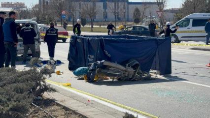 Motosikletiyle hafif ticari araca &ccedil;arpan kurye &ouml;ld&uuml;