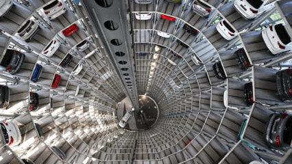 Otomotiv devi, 50 bin &ccedil;alışanını işten &ccedil;ıkaracak