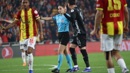 S&uuml;per Lig'de 22 yıl sonra kadın hakem d&uuml;d&uuml;k &ccedil;aldı