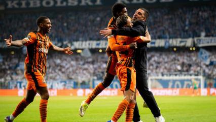 Arda Turan, Shakhtar'la savaşın g&ouml;lgesinde tarih yazıyor: Avrupa'da yıllar sonra bir ilk