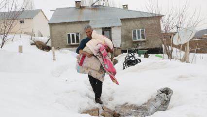Baba gibi baba: Biri engelli 4 evladına hem ana hem de baba oldu