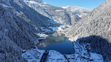 Beyaz &ouml;rt&uuml;yle kaplı Uzung&ouml;l&rsquo;de bayram yoğunluğu: Rezervasyonlar y&uuml;zde 80&rsquo;e ulaştı