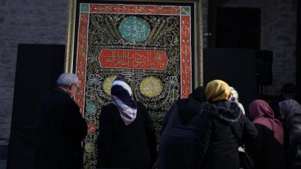 Siyer Sergisi ve Mukaddes Emanetler Sersi Kadir Gecesi'nde yoğun ilgi g&ouml;rd&uuml;