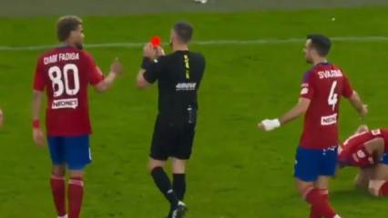 Galatasaray'ın eski yıldızı &ouml;fkesine yenik d&uuml;şt&uuml;! 90'da oyuna girip 2 dakika sonra atıldı