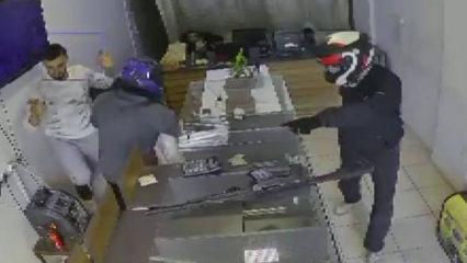 Hatay'da 20 yıllık emeği 3 dakikada &ccedil;aldılar! Milyonluk vurgunda 'kask' detayı 