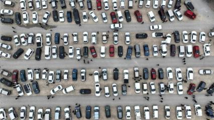 İkinci el oto pazarında buruk bayram