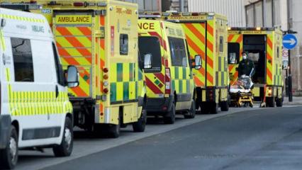 İngiltere'de &uuml;niversitede salgın! 2 kişi &ouml;ld&uuml;, 11 kişi hastanede, 30 bin kişi arandı...