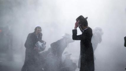 İsrail'de Yahudiler polisle &ccedil;atıştı: Sokaklar savaş alanına d&ouml;nd&uuml;!