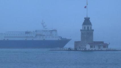İstanbul g&uuml;ne sisle başladı