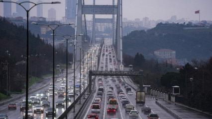 İstanbul'da bayramın ilk g&uuml;n&uuml; trafik yoğunluğu!