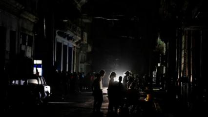 K&uuml;ba resmen karanlığa g&ouml;m&uuml;ld&uuml;