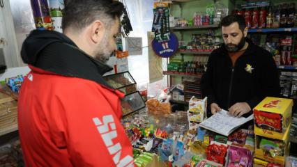 Adana'da &ouml;rnek olay: Veresiye defterini yaktılar