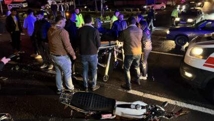 Motosikletle otomobil &ccedil;arpıştı: 3 yaralı