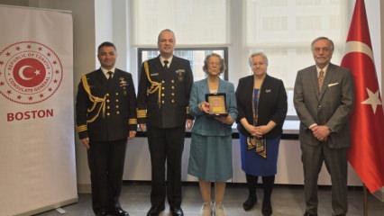 MSB'den NASA'da &ccedil;alışan T&uuml;rk asıllı Kumrucu'ya plaket