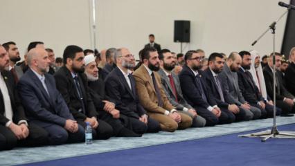 Şara, bayram namazını Halk Sarayı'nda kıldı! 