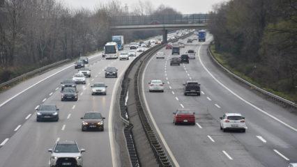 Tatil d&ouml;n&uuml;ş&uuml;nde yoğunluk artıyor! İstanbul yolunda kritik karar: Ağır vasıtalara ge&ccedil;it yok