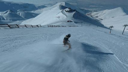 T&uuml;rkiye&rsquo;nin en dik kayak pisti! Ejder Tepesi&rsquo;nden iniş nefes kesti