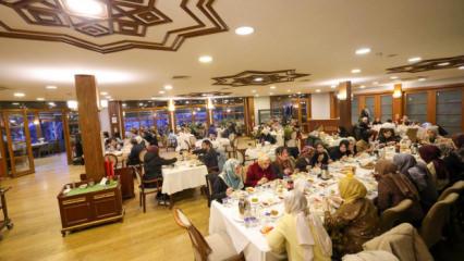 &Uuml;mraniye Sosyal Tesisleri'nde Ramazan bereketi: İftar sofraları doldu taştı