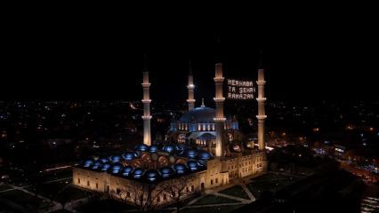 Vatandaşlar Kadir Gecesi&rsquo;nde Selimiye Camii&rsquo;ne akın etti
