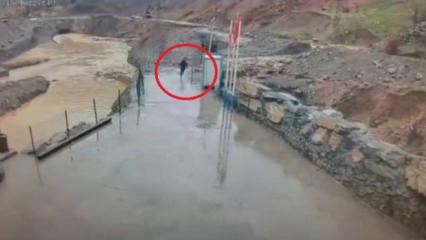 Uludere'de sel sularından saniyelerle kurtuldu