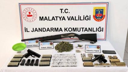 Malatya'da jandarmadan zehir tacirine darbe: Adresten cephanelik &ccedil;ıktı!
