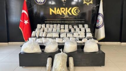 Van'da kamyonete narkotik darbesi: 90 kiloyu aşkın uyuşturucu ele ge&ccedil;irildi!