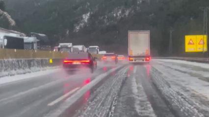 Adana'da dolu yağdı, ulaşım aksadı