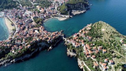 Amasra&rsquo;da bayram bereketi: N&uuml;fusunun neredeyse 10 katı ziyaret&ccedil;i geldi