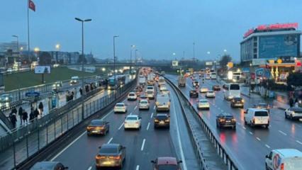 Bayram sonrası İstanbul&rsquo;da trafik kilitlendi