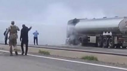 Cizre'de seyir halindeki akaryakıt tankeri alev aldı