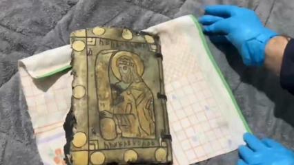 Deri &uuml;zerine altın işlemeli tılsım kitabı ele ge&ccedil;irildi!