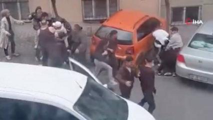 Esenyurt&rsquo;ta sokağı savaş alanına &ccedil;eviren kavga: Tekme, tokat, taş