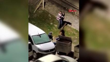 Eski eşiyle tartışan şahsa komşular meydan dayağı attı