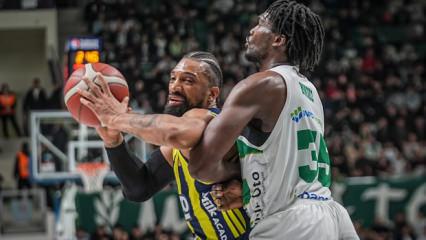 Fenerbah&ccedil;e uzatmalarda yıkıldı! Potada zirve el değiştirdi