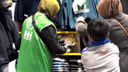 İHH T&uuml;rkiye'de 4 bin &ccedil;ocuğa bot ve mont dağıttı