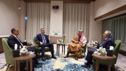 İslamabad&rsquo;da kritik toplantı! Bakan Fidan'dan 3 &uuml;lkedeki mevkidaşlarıyla &ouml;nemli temas