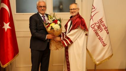 İZ&Uuml; Rekt&ouml;rl&uuml;ğ&uuml;nde devir teslim t&ouml;reni ger&ccedil;ekleştirildi