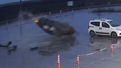 Otomobilin 60 metre boyunca defalarca takla attığı kaza kamerada!