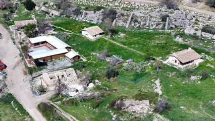 Sillyon Antik Kenti&rsquo;nde &uuml;nl&uuml; filmin de &ccedil;ekildiği asırlık evler restore ediliyor